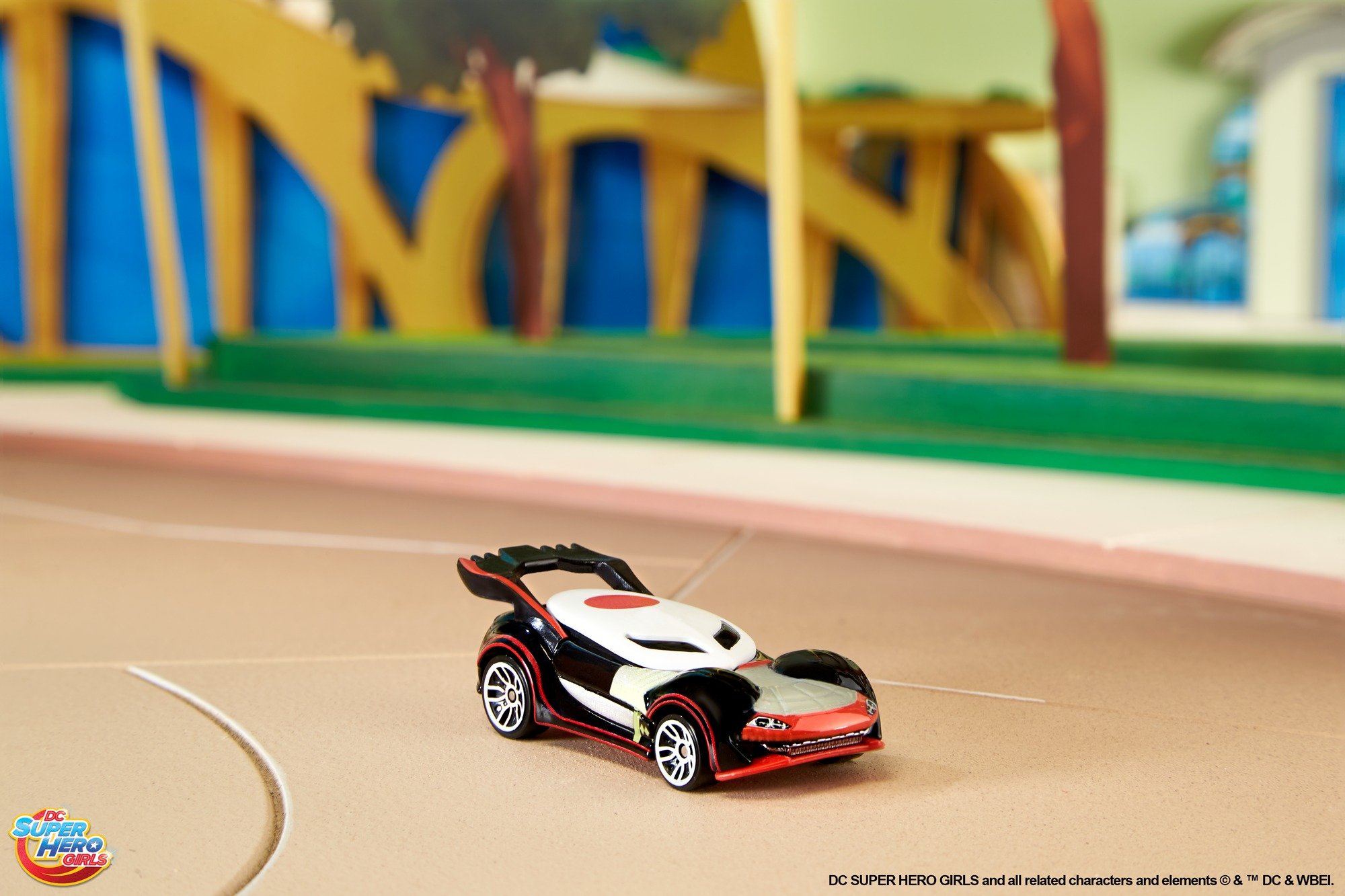 Amazon.com: Hot Wheels DC Comics Superhero Girls Katana Vehicle